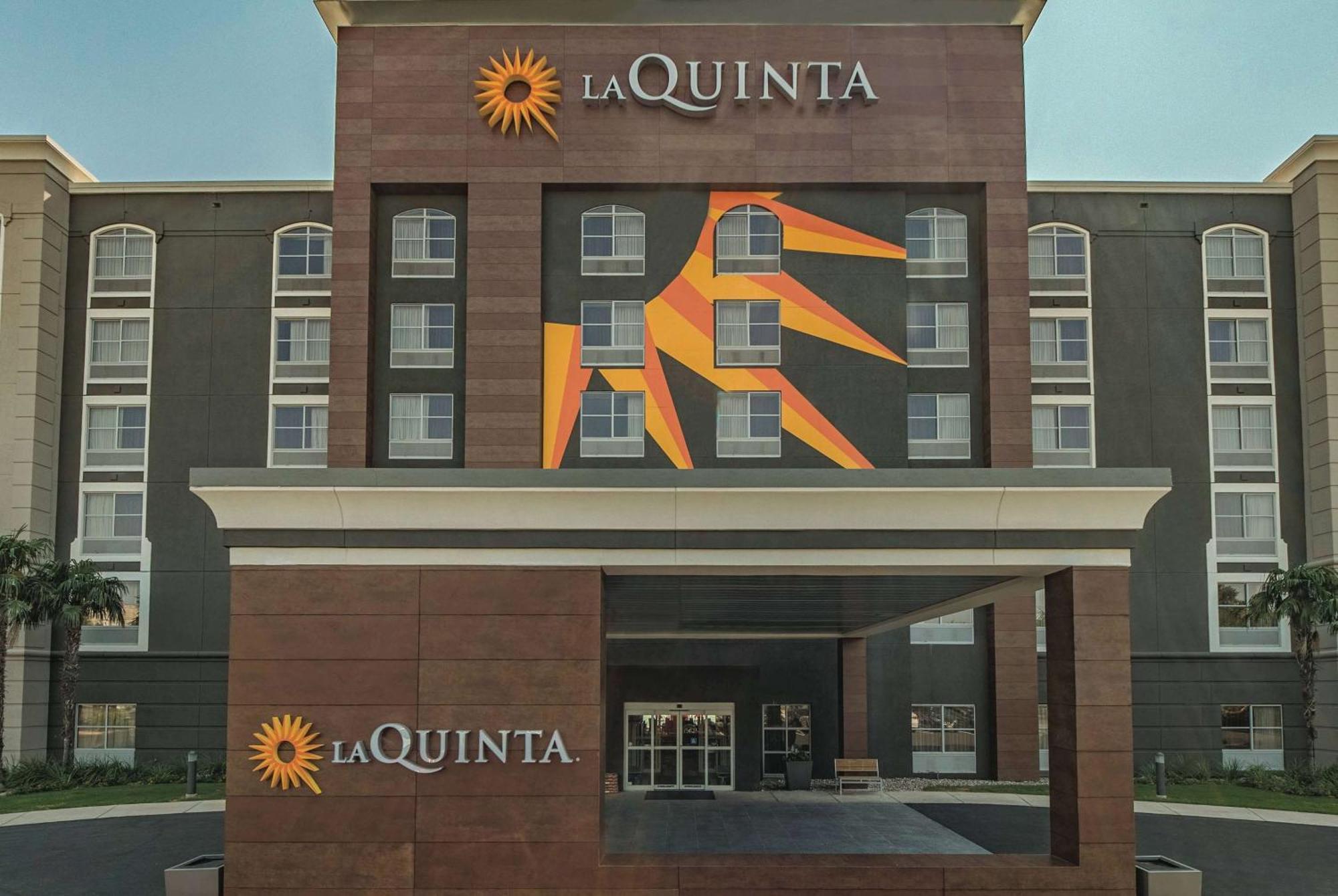 La Quinta Inn & Suites By Wyndham San Antonio Downtown Exterior photo