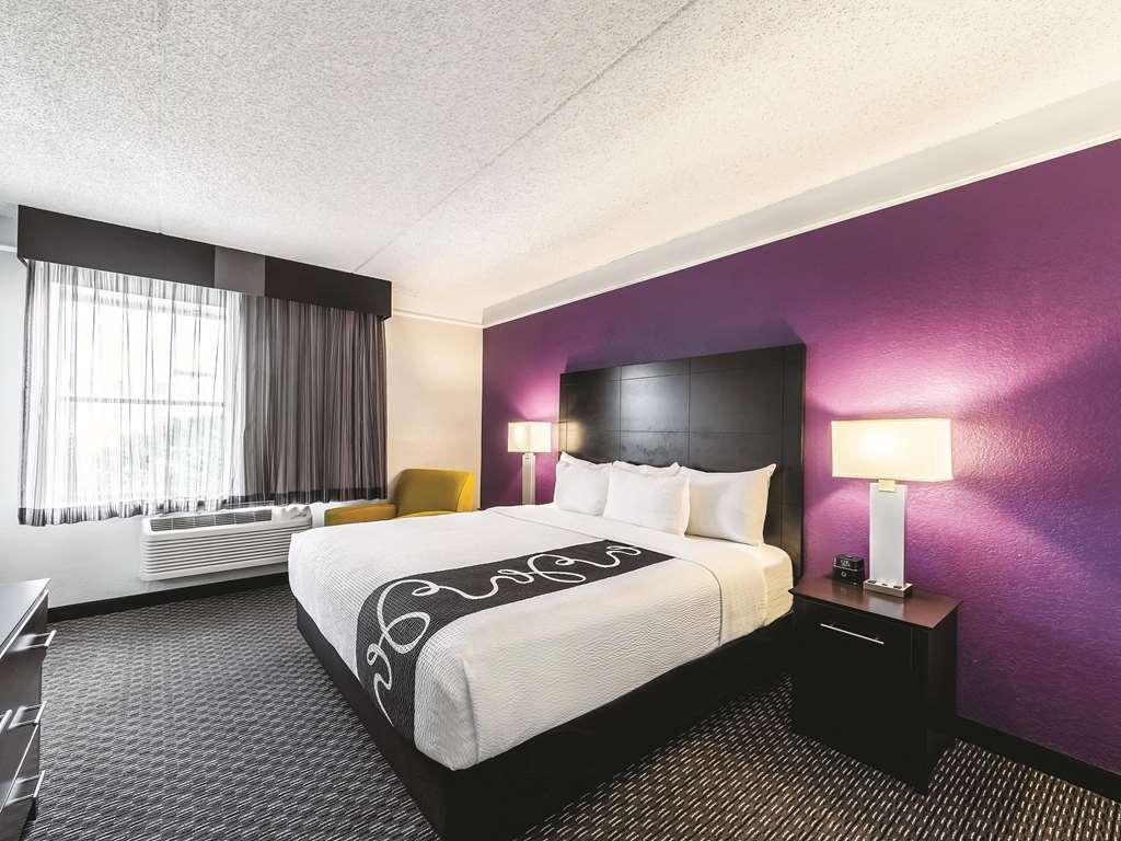 La Quinta Inn & Suites By Wyndham San Antonio Downtown Room photo